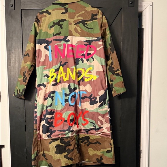 Camouflage Utility Jacket with Artistic Accents - Picture 3 of 3